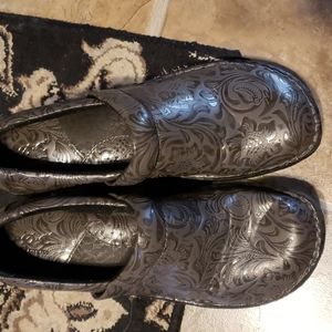 BOC grey size 9.5 M clogs